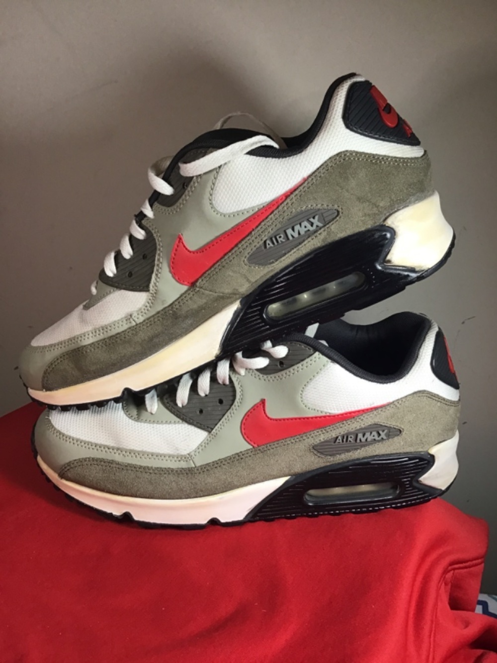 🔥😎Nike Air Max,size 12, yellowing on mid-sole, see photos, still a solid shoe - Picture 9 of 12